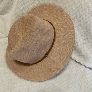 Halston blush hat nwot